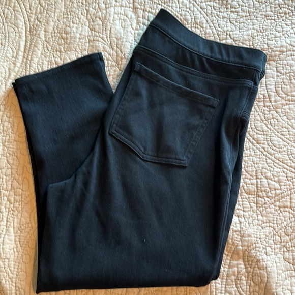 SPANX Pull-On Capri Jeans - Picture 11 of 11